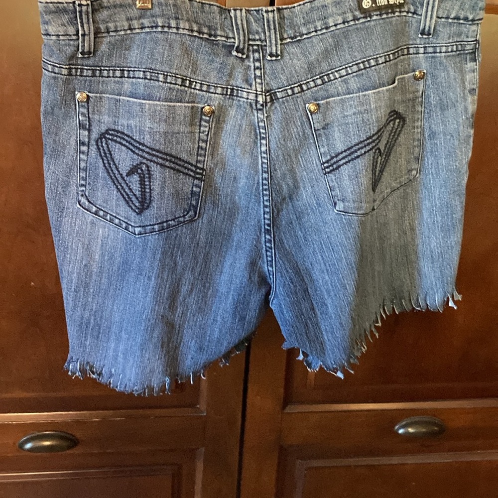 Shorts - Picture 6 of 13
